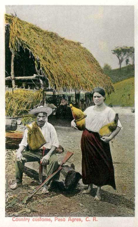 Couple devant sa maison  Annes 1910.