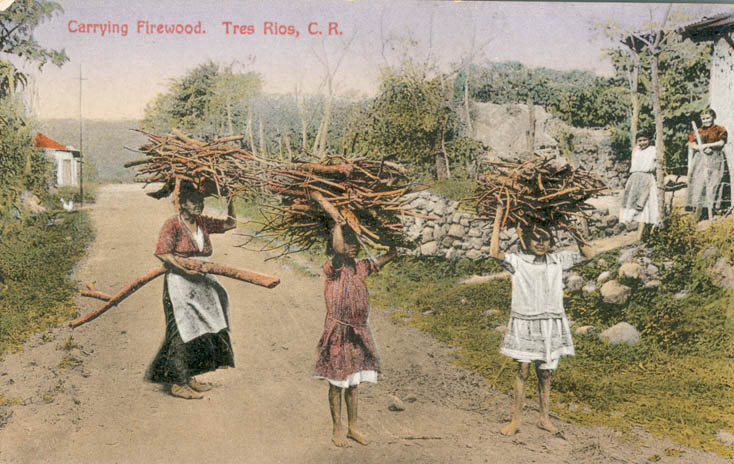 Petites porteuses de bois, Tres Ros  Annes 1900.