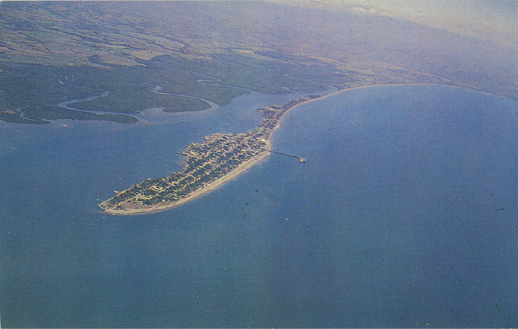 Vue arienne gnrale de la presqule de Puntarenas - annes 1970.
