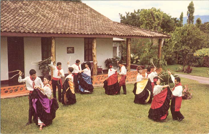 Ballet costaricien traditionnel, en arrire plan une maison - Annes 1960.